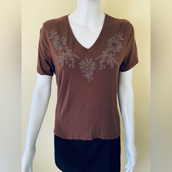 Beautifully embroidered V neck brown viscose top half sleeves size M - Picture 4 of 6
